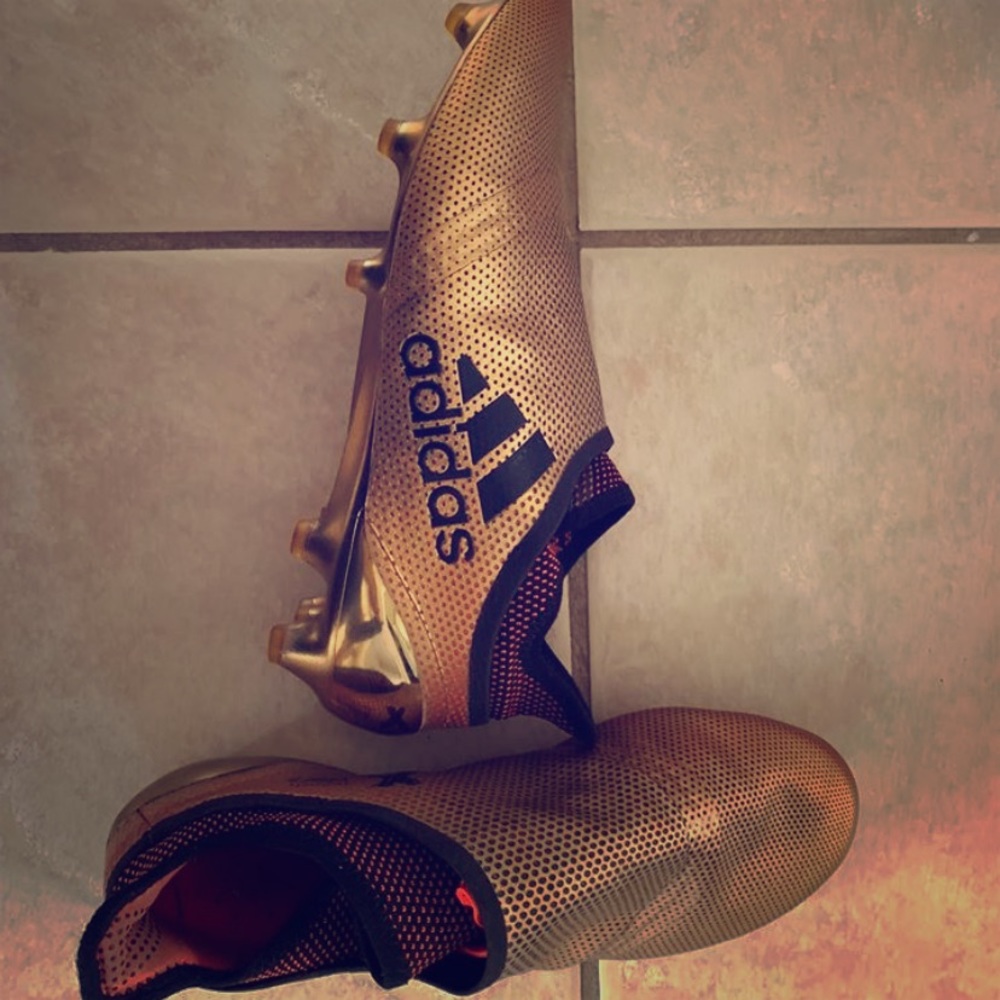 Soccer cleats